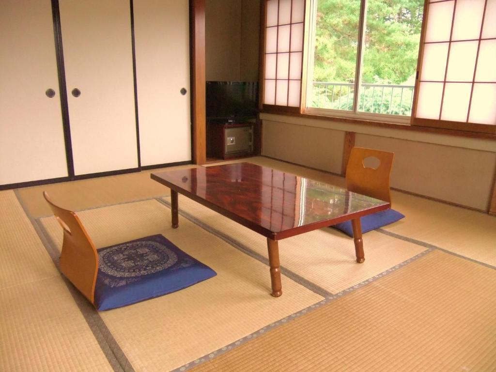 Nishimiyasou Hotell Fujikawaguchiko Rom bilde